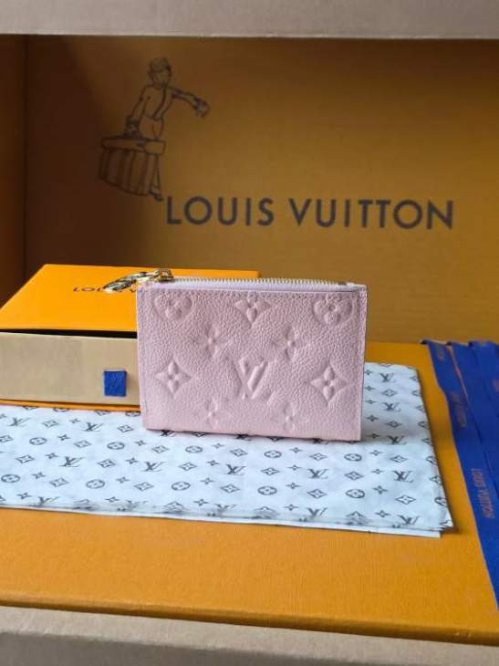 Picture of Louis Vuitton Wallets _SKUfw224596789fw